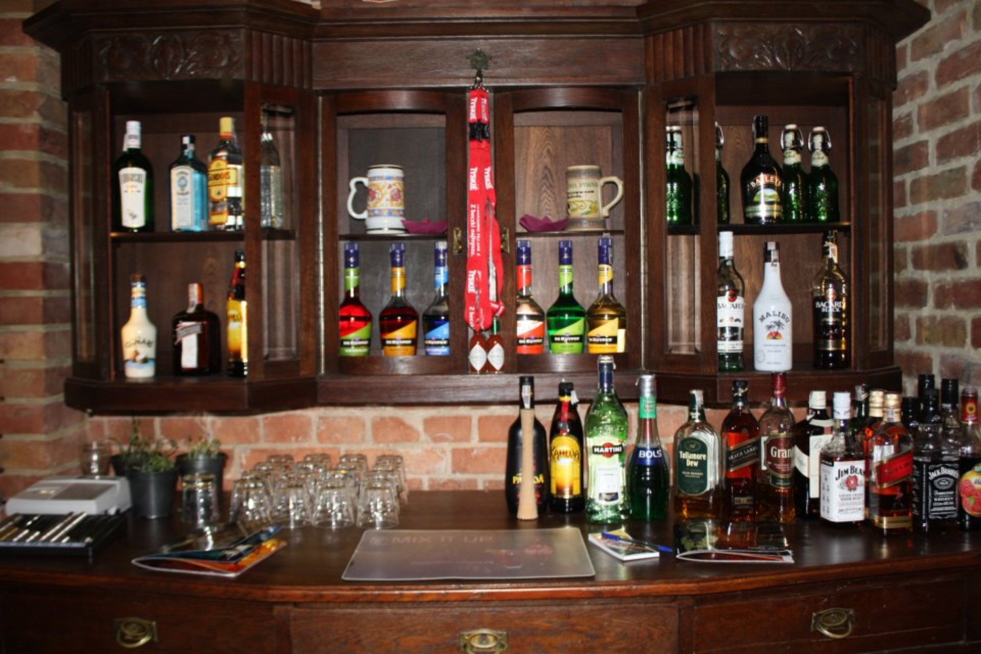 Aranżcja wystawy - pub Rock House Szczecin